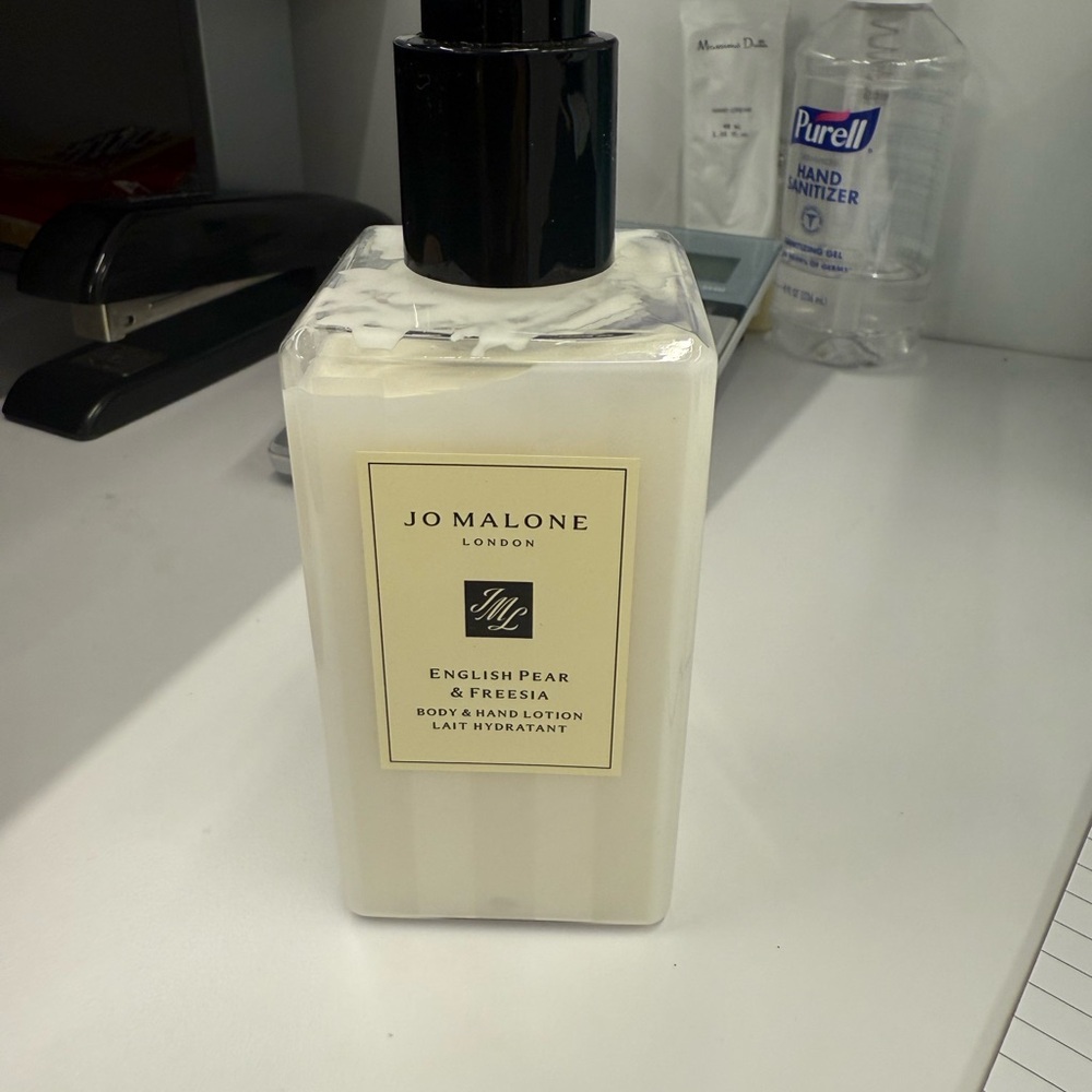Jo Malone Cream Moisturizer English Pear and Fressia